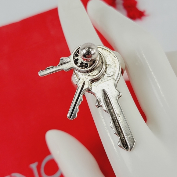 Retired/Rare Authentic Uno de 50 3 Tier Key Spinner Ring Size:6.5 - Picture 6 of 16